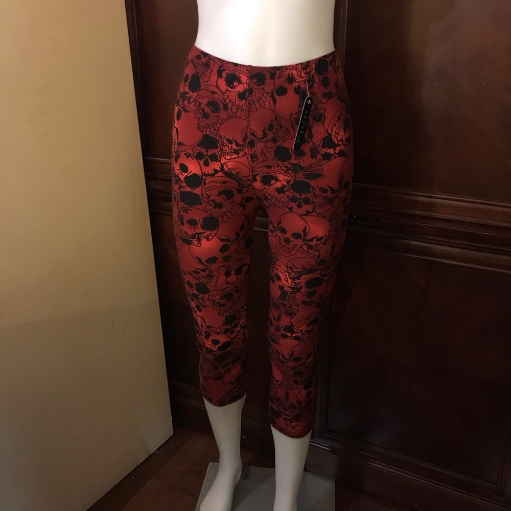 🆕 [2/$16] EEVEE Skull Print CapriLeggings-OneSize